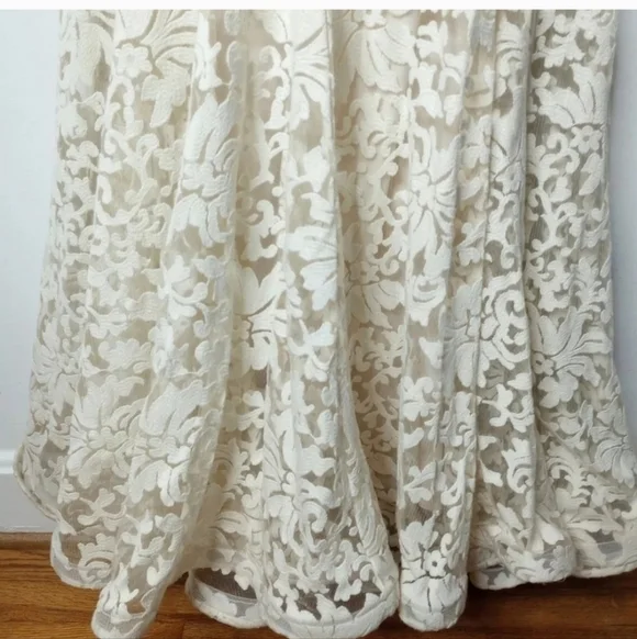 Elegant Cream Lace Dress - Picture 5 of 13